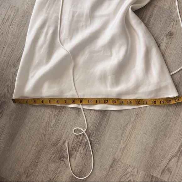 NWT CREAM WHITE SILKY BACKLESS DRESS - Picture 5 of 8